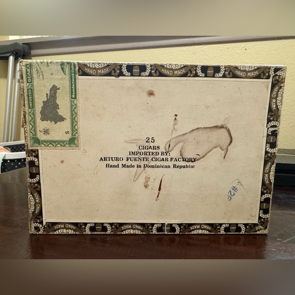 Vintage Arturo Fuente Cigar Box - Empty - Picture 6 of 7